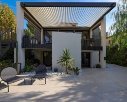 SARL Johan Imbert : pose et réalisation de menuiserie, pergolas, fenêtres, portes d’entrée et de garage, terrasses en bois, portails et clôtures à Lentilly et autour de Lyon, made in France.