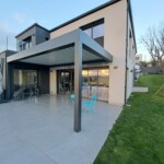 SARL Johan Imbert : pose et réalisation de menuiserie, pergolas, fenêtres, portes d’entrée et de garage, terrasses en bois, portails et clôtures à Lentilly et autour de Lyon, made in France.