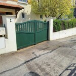 SARL Johan Imbert : pose et réalisation de menuiserie, pergolas, fenêtres, portes d’entrée et de garage, terrasses en bois, portails et clôtures à Lentilly et autour de Lyon, made in France.